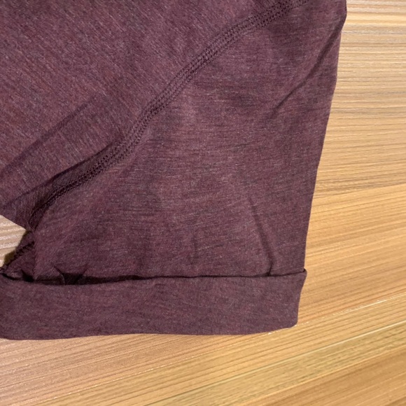 Lululemon love tee v neck 6 EUC - Picture 6 of 6